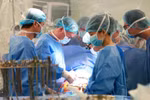L'Hôpital militaire central 108 a réalisé avec succès la première transplantation cardiaque artificielle partielle de troisième génération (LVAD - Heart Mate3) au Vietnam. Photo : Vietnam+ 