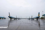 Plusieurs vols et trains détournés ou annulés à cause des conséquences du typhon n°13. Photo: VNA