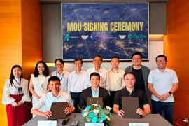Signature du protocole d'accord de coopération stratégique entre la VBA, le groupe KuCoin et la société 1Matrix. Photo: VNA