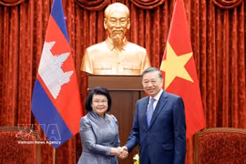 Le secrétaire général du PCV et président vietnamien, To Lam, et la présidente de l'Assemblée nationale cambodgienne, Samdech Khuon Sudary. Photo: VNA