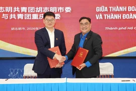 Signature du protocole d'accord de coopération entre L’antenne de l’Union de la jeunesse communiste Hô Chi Minh (UJCH) à Hô Chi Minh-Ville et le comité de la Ligue de la jeunesse communiste chinoise (LJCC) de Chongqing. Photo: VNA