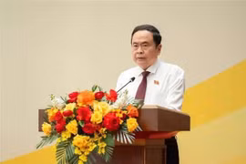 Le président de l'AN, Trân Thanh Mân s'exprime à la 7e réunion des députés à plein temps. Photo: VNA