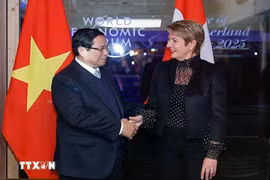 Le Premier ministre Pham Minh Chinh et la présidente suisse Karin Keller-Sutter. Photo: VNA