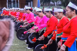 Spectacle de gongs des Muong à Phu Tho. Photo : VNA