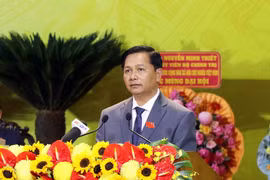 Trân Van Lâu, secrétaire adjoint du Comité du Parti et président du Comité populaire de Cân Tho, est désigné au rôle du secrétaire du Comité provincial du Parti de Vinh Long pour le mandat 2025-2030. Photo: VNA