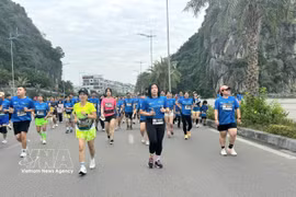Participants au tournoi Halong Bay Heritage Marathon. Photo: VNA