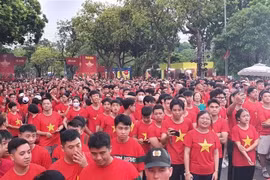 Plus d’un million de personnes à travers le pays ont participé le 16 août au matin à une marche pour un Vietnam uni, fort et durable dans la nouvelle ère. Photo: VNA