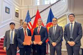 Signature de l'accord de financement entre Vietjet et AV AirFinance. Photo: Vietjet