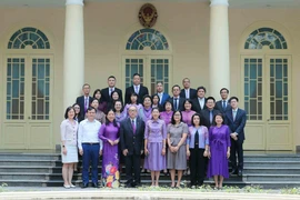 La délégation de la Princess Maha Chakri Award Foundation à Hanoï. Photo: VNA