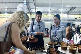 Des visiteurs à l'évènement « À la découverte de l’agriculture américaine ». Photo: VNA
