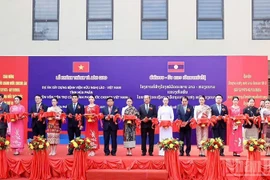 La cérémonie d’inauguration et de remise de l’Hôpital d’amitié Laos – Vietnam de la province de Houaphanh (Nord du Laos). Photo : nhandan