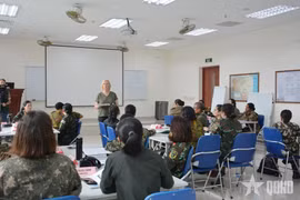 Des femmes Casques bleus participent à la formation à Hanoï. Photo: qdnd.vn