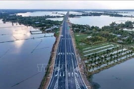 L'autoroute Can Tho – Ca Mau est mise en service technique à partir du 19 décembre 2025. Photo: VNA