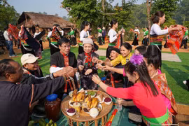 Reconstitution à Hanoï de la fête du nouveau riz des Thai de Thanh Hoa