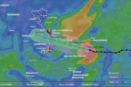 Le typhon Kalmaegi, la 13e tempête à se former en Mer Orientale cette année se déplaçait directement vers les provinces du Centre du Vietnam les 6 et 7 novembre. Photo: VNA