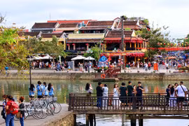 Hoi An figure toujours parmi les destinations les plus prisées par les visiteurs étrangers au Vietnam. Photo: VNA