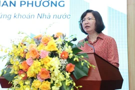 Vu Thi Chan Phuong, présidente de la Commission nationale des valeurs mobilières, s'exprime au séminaire. Photo: Vietnam+