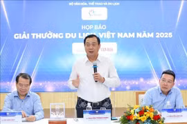 Lors de la Conférence de presse marquant le lancement des Prix du Tourisme vietnamien 2025. Photo:VNA