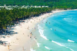 Les localités côtières comme Phu Quoc et Da Nang se placent en tête de la vague touristique de l'été 2026. Photo: VNA