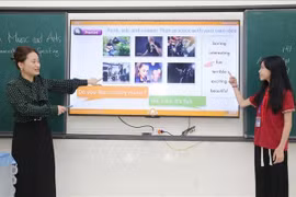 Une classe d'anglais à l'école secondaire Le Quy Don, dans la province de Lang Son. Photo: VNA