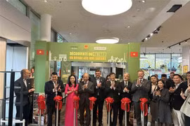 Ouverture de la Semaine du Vietnam chez Monoprix. Photo: VNA