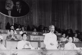 1946-1960 : Le Parti dirige la guerre de résistance et la construction nationale