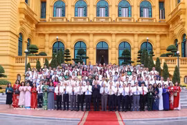 Rencontre du secrétaire général du Parti et président de la République, To Lam, avec 101 journalistes exemplaire de 2026, le 16 juin à Hanoï. Photo: VNA