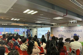 Lancement du programme "ThinkB4UClick". Photo: VNA