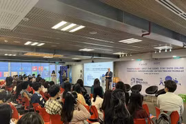 Lancement du programme "ThinkB4UClick". Photo: VNA