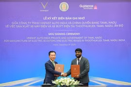 Signature du protocole d'accord entre VinFast et le gouvernement du Tamil Nadu. Photo: Vinfast