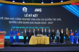 Cérémonie de signature de 18 accords dans le cadre de la Foire d'Automne 2025. Photo: VNA