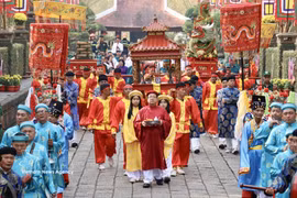 Cérémonie d'offrande de banh chung aux rois fondateurs Hung au site commémoratif des rois Hung, à Hô Chi Minh-Ville. Photo : VNA