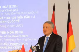 Le vice-Premier ministre permanent Nguyen Hoa Binh s'exprime à la cérémonie d'ouverture du programme de formation IFCR03. Photo: VNA