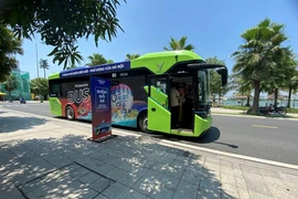 Côn Dao prévoit de lancer sa première ligne de bus électrique en décembre. Photo: VNA