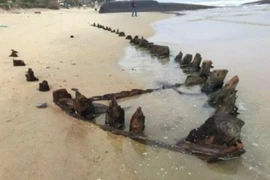 L’ancienne épave de Cam An, découverte le 26 décembre 2023, sur la plage de Thinh My, dans le quartier de Cam An, ville de Hoi An, province de Quang Nam. Photo: VNA
