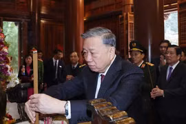Le secrétaire général To Lam rend hommage au Président Ho Chi Minh à Nghe An. Photo: VNA