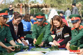Le programme de confection des gâteaux de riz gluant destiné aux personnes défavorisées 2026 se tiendra le 8 février prochain au Village culturel et touristique des ethnies du Vietnam. Photo: bvhttdl.gov.vn