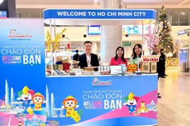 Un stand de promotion touristique à l'aéroport international de Tan Son Nhat, à Hô Chi Minh-Ville. Photo : VNA.