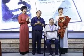 Prix Dê mèn 2025 : le compositeur Pham Tuyên reçoit le Grand prix 