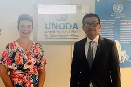 L'ambassadeur Vu Le Thai Hoang, chef de la Mission permanente du Vietnam auprès de l'ONU et d'autres organisations internationales à Vienne et Rebecca Jovin, cheffe du Bureau des affaires de désarmement de l'ONU (UNODA). Photo: VNA