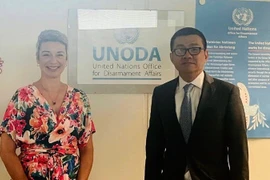 L'ambassadeur Vu Le Thai Hoang, chef de la Mission permanente du Vietnam auprès de l'ONU et d'autres organisations internationales à Vienne et Rebecca Jovin, cheffe du Bureau des affaires de désarmement de l'ONU (UNODA). Photo: VNA