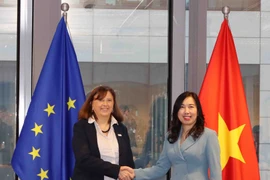 La vice-ministre vietnamienne des Affaires étrangères, Le Thi Thu Hang (droite) et la directrice générale par intérim pour l’Asie et le Pacifique au Service européen pour l’action extérieure (SEAE), Paola Pampaloni. Photo: VNA