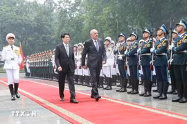 La visite officielle du président hongrois et de son épouse au Vietnam
