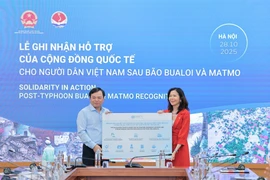 Le vice-ministre de l'Agriculture et e l'Environnement Nguyên Hoàng Hiêp et Pauline Tamesis, coordonnatrice résidente des Nations Unies au Vietnam. Photo: VNA