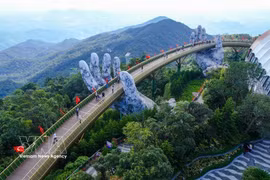 Le pont d’Or dans la zone touristique Sun World Ba Na Hills à Da Nang. Photo: VNA