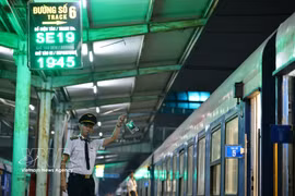 Des trains de voyageurs internationaux reliant Gia Lam (Vietnam) à Nanning (Chine) sont suspendus temporairement en raison des fortes pluies du côté chinois. Photo: VNA
