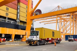 Opérations de manutention de marchandises aux quais 3 et 4 du port international de Hai Phong. Photo : VNA