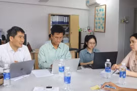 Séance de travail avec le Comité de gestion du port de pêche de Cat Lo. Photo: sggp.org.vn