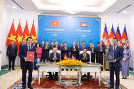 Echange du Plan de coopération 2026 entre le ministère vietnamien de la Sécurité publique et le ministère cambodgien de l'Intérieur. Photo: VNA
