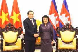 Le président de l'Assemblée nationale vietnamienne, Tran Thanh Manh et son homologue camdbodgienne Khuon Sudary. Photo: VNA